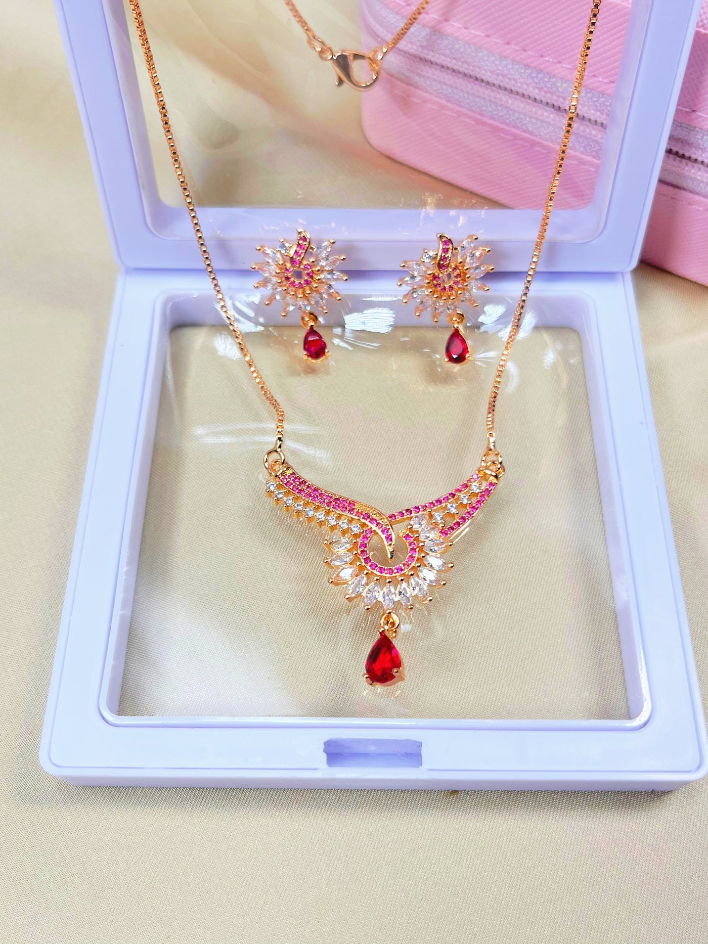Gold plated beautifull  loket set for girls