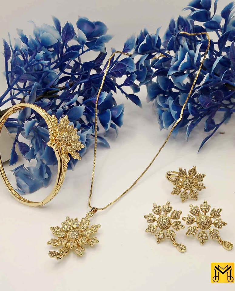 4 PC Zircon Flower Set With Chain Locket, Tops, Ring & Kara (ZV:14629)